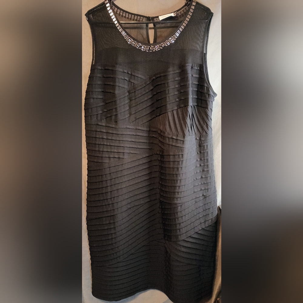 Calvin Klein Elegant Sheer Collar Plus Size Black Sleeveless Dress